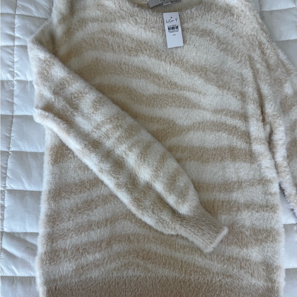 LOFT Cream Crew Neck Sweater Plush Knit - Picture 1 of 2
